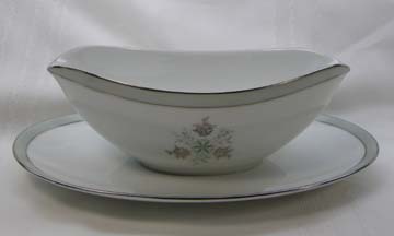 Noritake Lucille  5813 Gravy/Attached Underplate